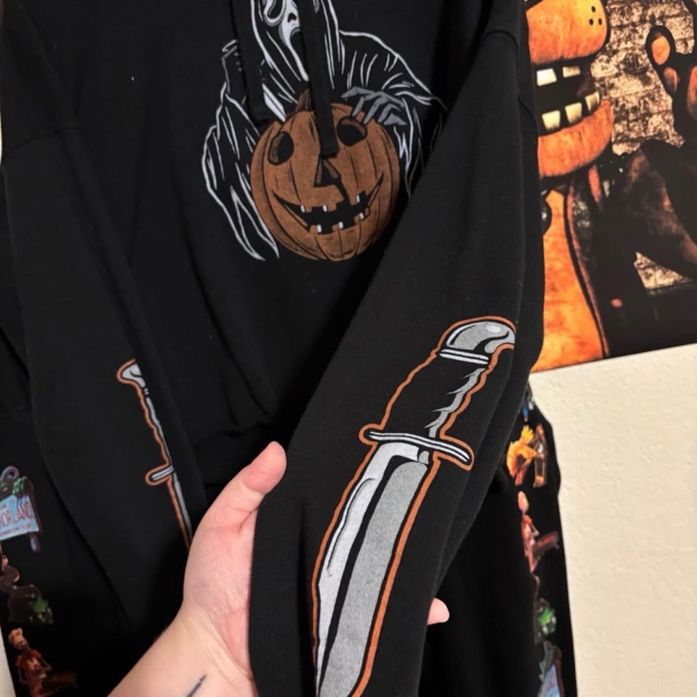 Women ghostface crop sweater with Knife Design